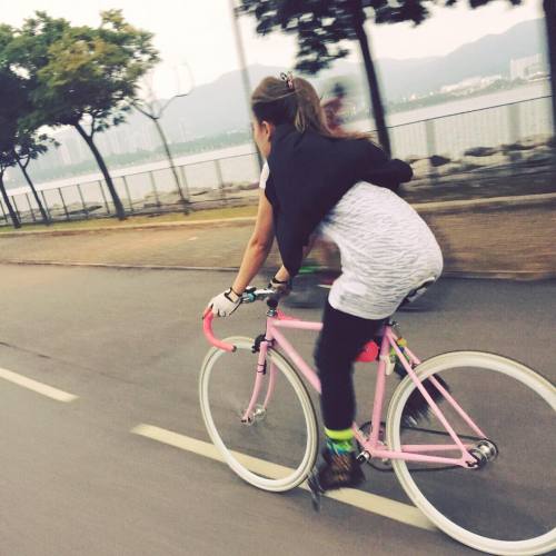 kaleytomato: Keep goin’  ＊＊＊ ＊＊ ＊ #fixie #fixedgear #hongkongfixedgear #bike #bicycle #fixedgeargirl