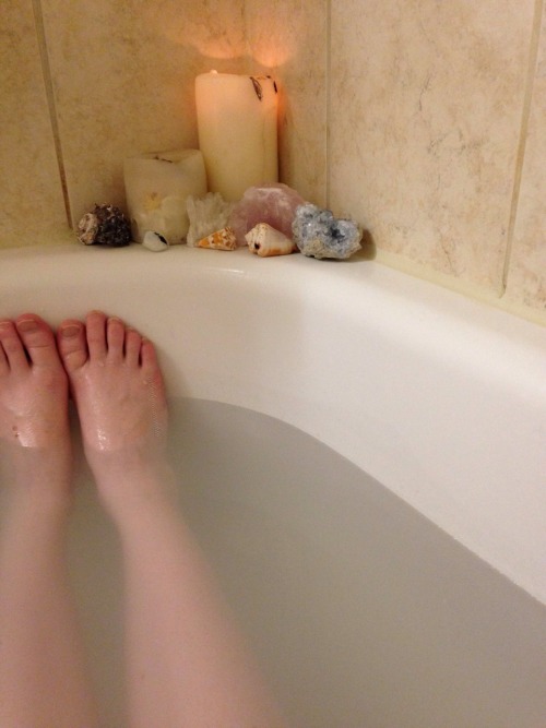 lavenderwaterwitch: just had the most relaxing bath, this lavender stress free bath bomb from work s