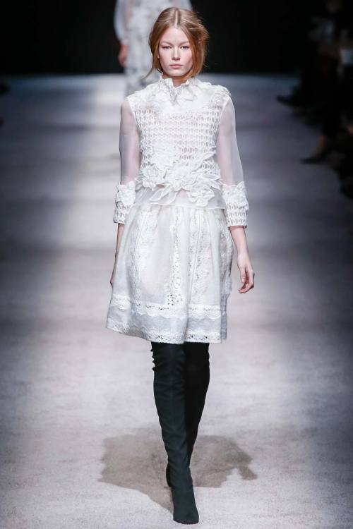 bizziebubblebeth:Alberta Ferretti - Ready to Wear - Fall 2015