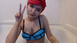 rydenarmani:  logging on cam for some bathtub fun! come hang out! 