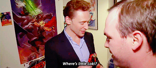 jenchan2:ibrakefortomhiddleston:sexualthorientation:Tom Hiddleston visits the Marvel offices. [link]