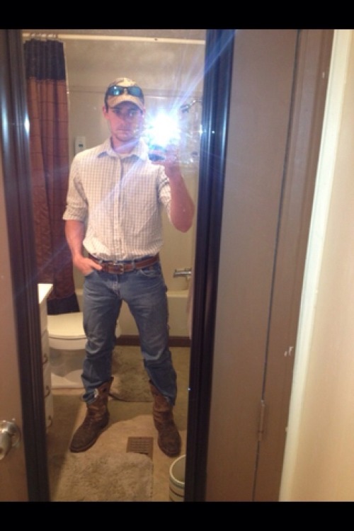 Mikey, the country dude!KSU-Frat Guy: Over 78,000 followers and 54,000 posts.Follow me at: ksufraternitybrother.tumblr.com