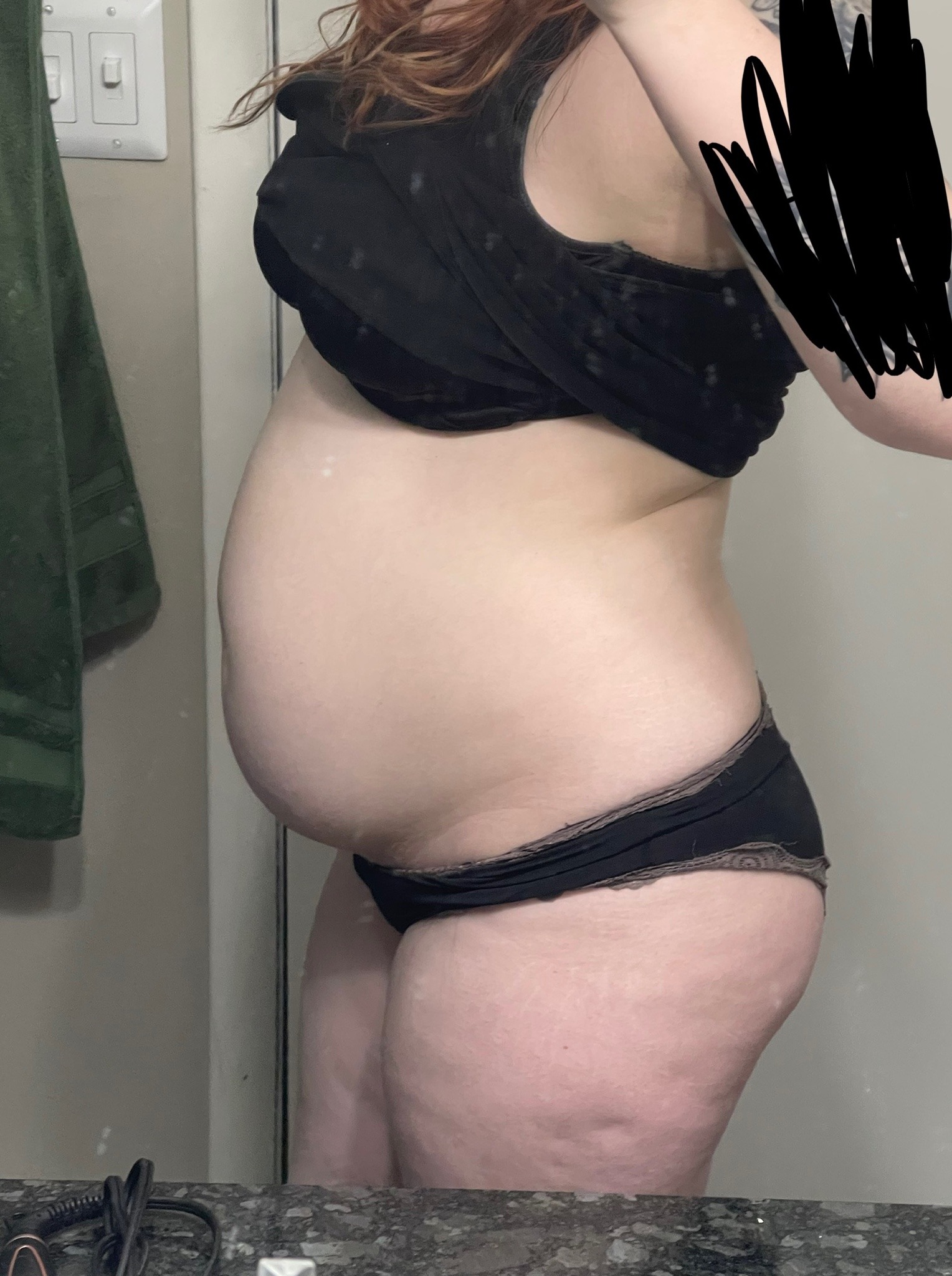 peach-belly:a 40 lb difference 🥵