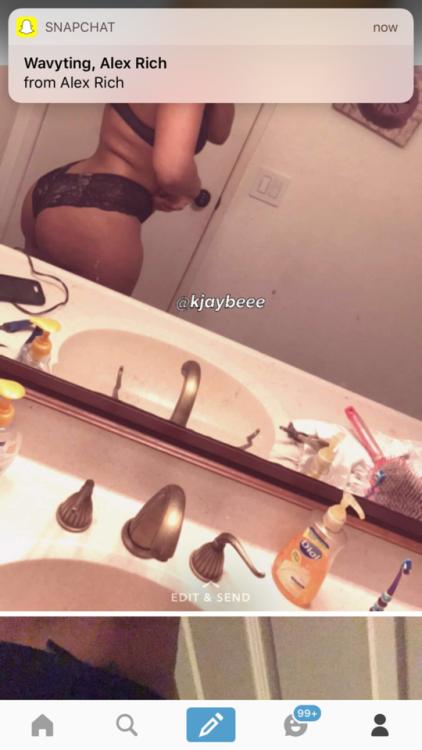 kjaybee: The group chat currently  Ass so fat I wouldn’t even care if she sent nudes to other 