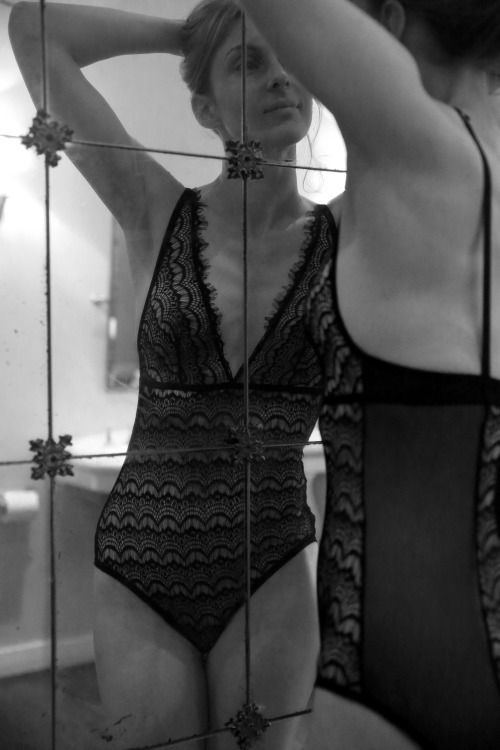 ktjanewood: Mirror, self-portrait