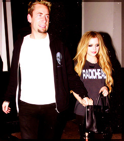  Avril spotted with Chad wearing “Radiohead” T-shirt at Beso restaurant, L.A.