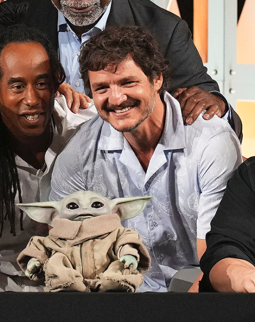 PEDRO PASCAL & GROGUStar Wars Celebration 2022