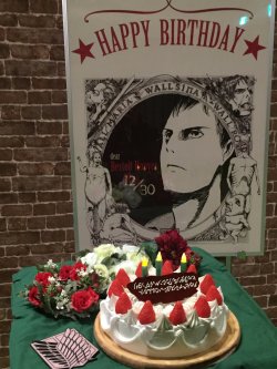 The official Shingeki no Kyojin exhibition (Currently shown as WALL NAGASHIMA in the Mie prefecture) celebrates Bertholt’s birthday today (12/30)!