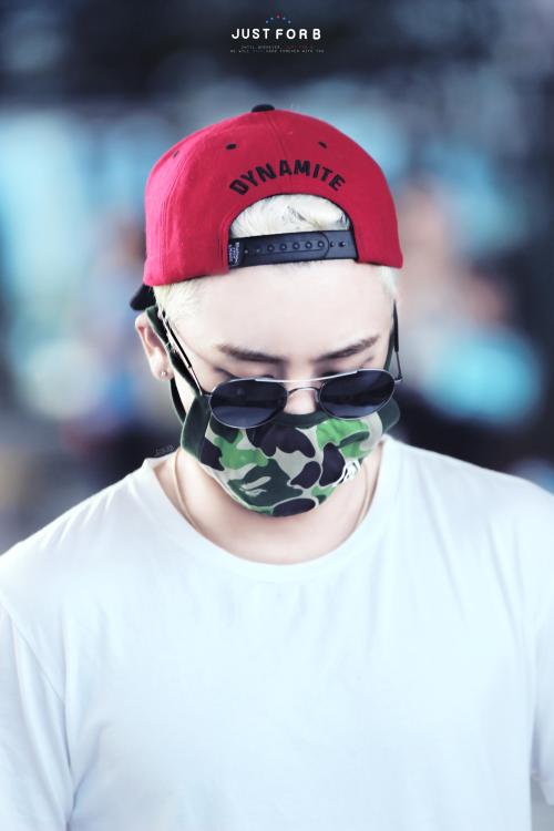 Seungri at Incheon Airport back from Shanghai, he was spotted wearing Bratson Panther Snapback - sol