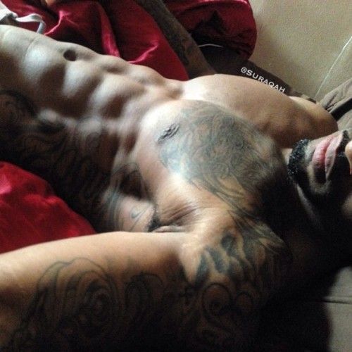 manuponman:  Mercy! theraqstar:  I Only got 2 hours if sleep smh. I might just cut off my phones and stay in bed all day. My body needs it, but AFTER I hit the gym. #Nodaysoff #Masterpiece #Chicagorilla 