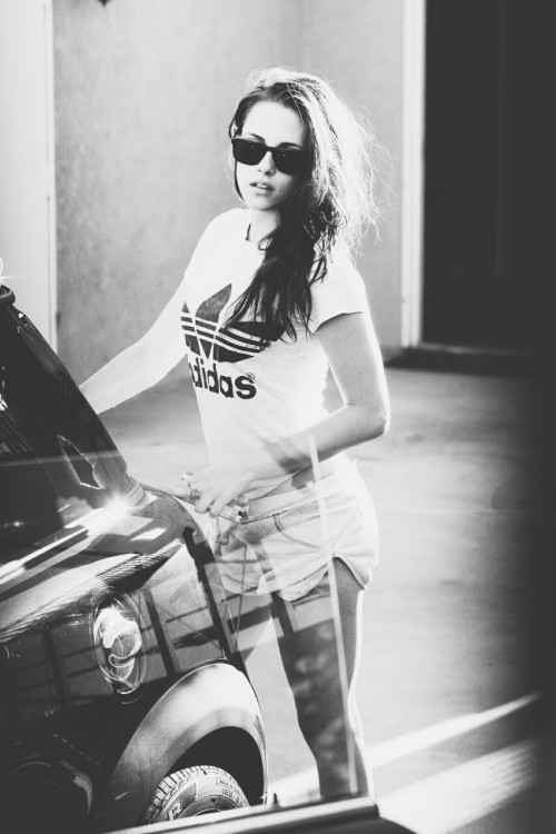 lesbtick:  lesbian b&w blog 