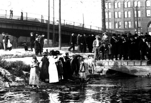 Photos performing tashlich by the Toronto waterfront between York and Bay (today a disappeared shore