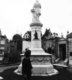 blamestyles:  Harry at La Recoleta Cemetery in Buenos Aires, Argentina back in May. 