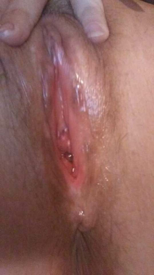 incest-erotica:  this my mom i go through her phone and send her pics to mine please