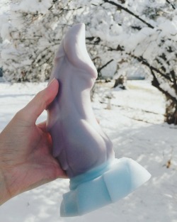 fuckeduplittlefox:Lemme just show off my ice dragon again cause I haven’t taken many other pictures lately lol ❄