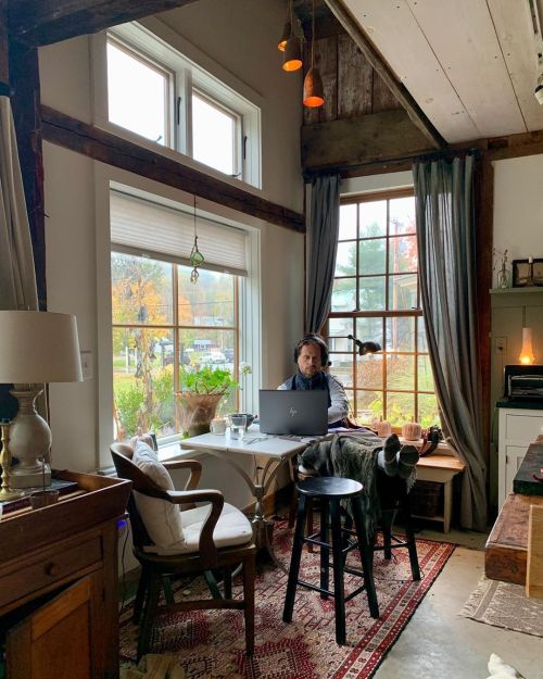 Nice office, @amareworkshop . . #barnhouse #barnconversion #barnlife #vermontlife #vermont #vermont