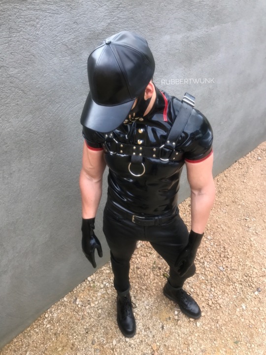 rubbertwunk: I think this outfit really suits me 😏😈 