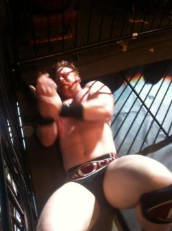 rwfan11:  Sheamus- big meaty thighs  I&rsquo;d dive into his crotch face first! So Yummy!