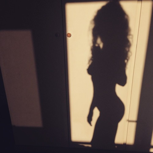 venusohara:  Good morning! #silhouette #shadow #sun #iwokeuplikethis  http://palazzofeticcio.tumblr.com
