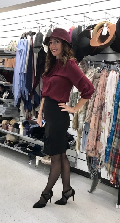 transparentfantasy: Hat shopping!