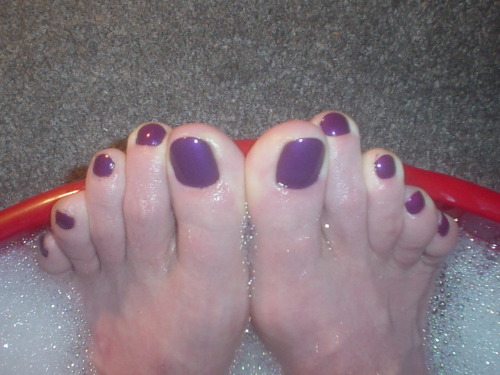 itsallaboutthetoes: Polished Toes (Submission) It’s all about the TOES.