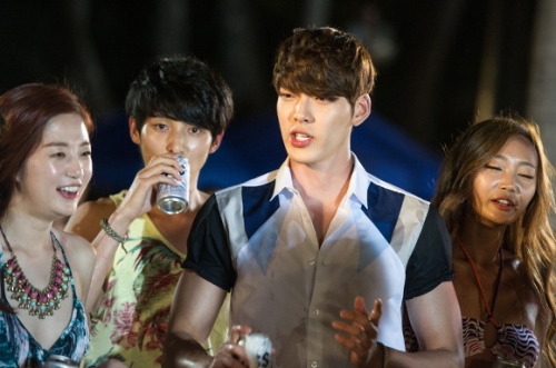 gilbakk: Lee Jong Suk＆Kim Woo Bin @ BEER「CASS」CF Shooting_Still cut! Forever craving them together.