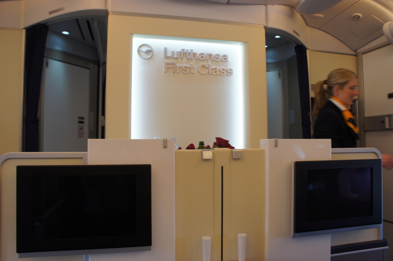 nomellamesfriki:  Primera clase de un Lufthansa Airbus 380  