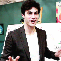 harrys-shums:  Matthew Daddario being an adorable little munchkin  