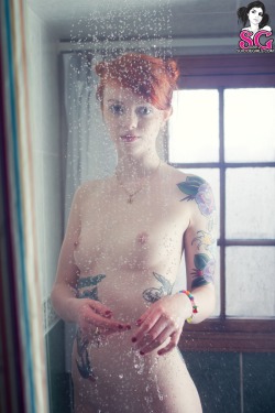 theyturnmeon:  Lass Suicide :) http://theyturnmeon.tumblr.com/ 