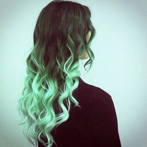 Peinados de Moda | Mechas californianas en color verde fluor View...