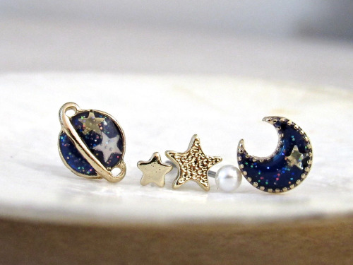 eleutheromania6810: sodamnaesthetic: Space Earrings Set Regularly: $16.00Right Now: $9.97 with free