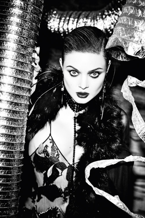 edenliaothewomb:    Bella Heathcote, photographed by Ellen von Unwerth for Vs., spring/summer 2016.   