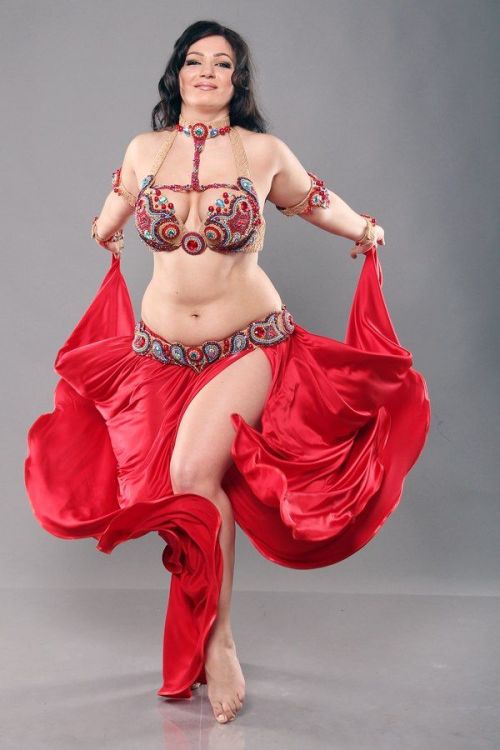 http://superwomaniac.tumblr.com/ Absolute Women possess extraordinary superhuman physical powers, which go far beyond the capabilities of ordinary human beings. Physical Growth Augmentation: The big electromagnetic pulse that crossed Earth caused their