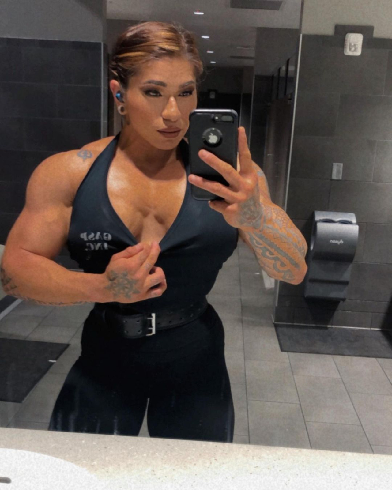 Muscle Women — pdgde2: Kelli Larkins