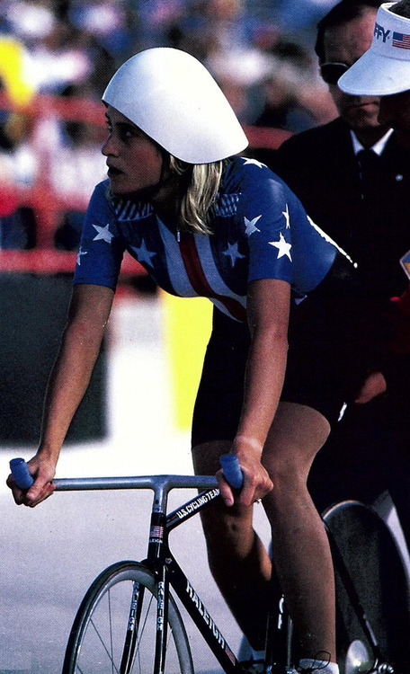 sexforfitness: Going “old school”. Individual Pursuit specialist Rebecca Twigg