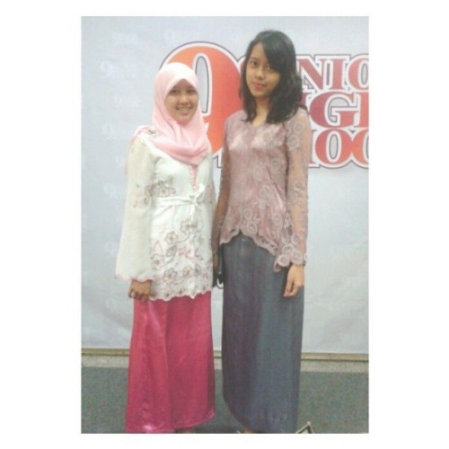 Me and my bestfriend wearing kebaya (Indonesia traditional blouse-dress combination) for our senior’s graduation day
#white #indonesian #indonesia #instadaily #ootdindo #ootd #outfit #pink #asiangirls #asian #smile #skirt #dress #kebaya #friend...