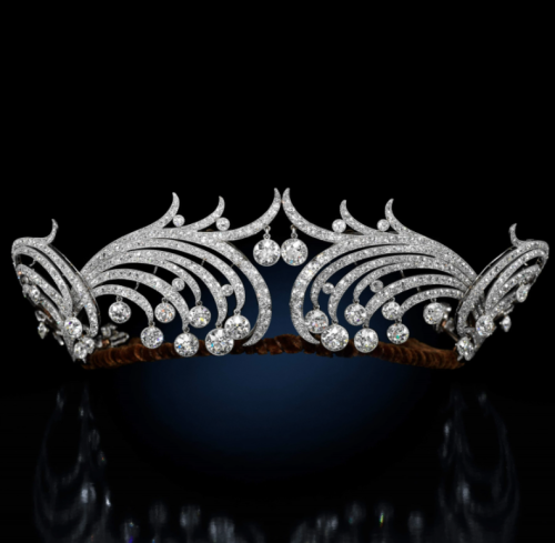 themakeupbrush:  Cartier Waveform Tiara, 1904, part of the “Power &amp; Image: Royal &amp; Aristocratic Tiaras” Exhibition at Sotheby’s. The tiara separates into 4 brooches.