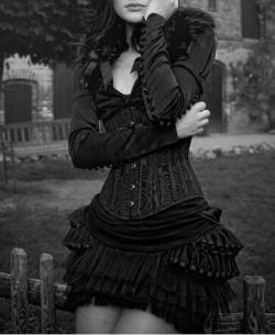 victorian-goth:  Victorian goth http://victorian-goth.tumblr.com/