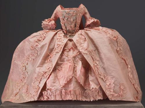 chloesevignies: a late 18th century silk taffeta doll’s dress from the elizabeth day mccormick