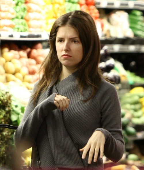 empoliam:  i don’t think i’ll ever get over anna’s grocery store candids because she was literally so done 