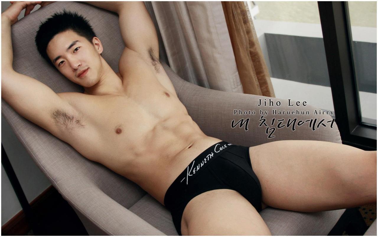 busankim:  Jiho Lee 내 침대에서 Photo by Haruehun Airry  https://www.facebook.com/Jiho.Lee.Official
