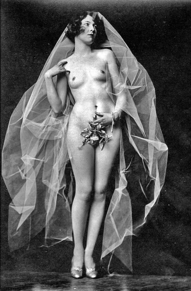 sirensandsatyrs:June brides, #38, photographed by Alfred Cheney Johnston.