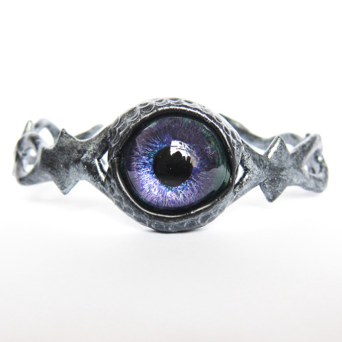 Trying out new design for this choker Barnes resin for the eye and Plastimake for the handle