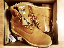 valentine-illest:  starterjones:  Stussy x Timberland    MP-CARVFashion x Luxury x Girls