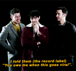 nickgallery:Throwin’ It Back: Jonas Brothers ↳ Reacting to the video ‘Joe Jonas Dances to Single Lad
