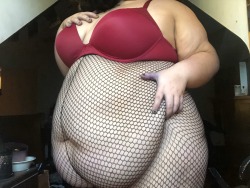 fattgoth:Dyed my hair darker and made my adult photos