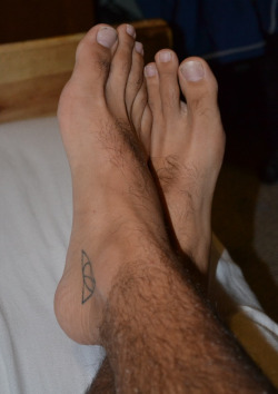 allaboutmensfeet:foot-monster: