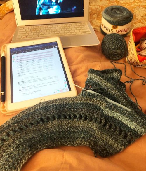 Is there anything better than watching bad horror movies and working on a new sweater? #captivacrop 