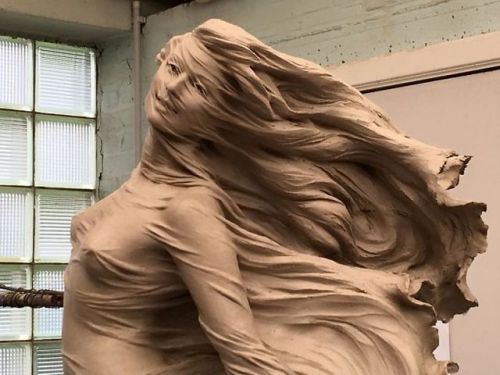 Sensual Sculpture That Celebrates The Beauty of WomenLuo Li Rong is wildly attracted to the style an