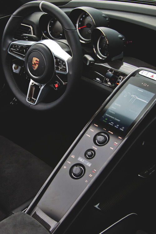 drugera:Porsche 918 Spyder Interior